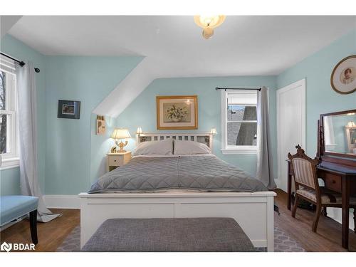 166 Mary Street, Barrie, ON - Indoor Photo Showing Bedroom