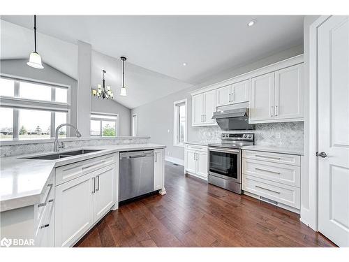 295 Sunnybrae Avenue, Innisfil, ON - Indoor Photo Showing Kitchen With Double Sink With Upgraded Kitchen