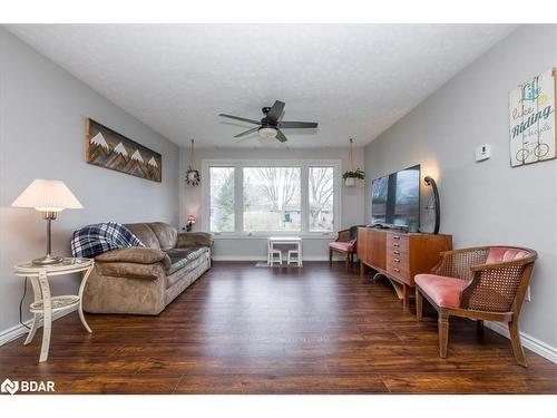 3 Gill Street, Coldwater, ON - Indoor Photo Showing Living Room