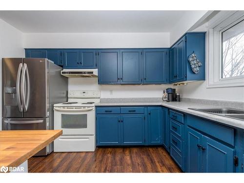3 Gill Street, Coldwater, ON - Indoor Photo Showing Kitchen