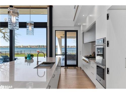 36 White Oaks Road, Barrie, ON - Indoor Photo Showing Kitchen