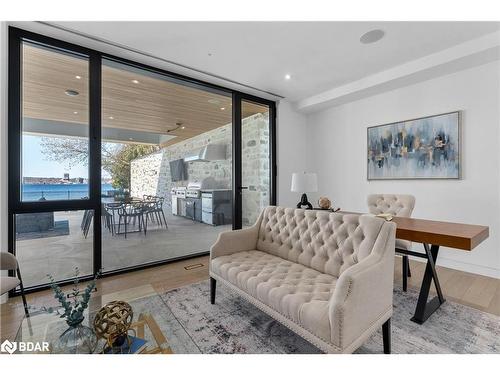 36 White Oaks Road, Barrie, ON - Indoor Photo Showing Living Room