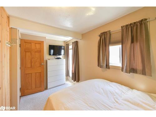 3801 Wood Avenue, Severn, ON - Indoor Photo Showing Bedroom