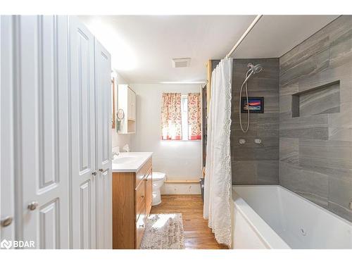 3801 Wood Avenue, Severn, ON - Indoor Photo Showing Bathroom