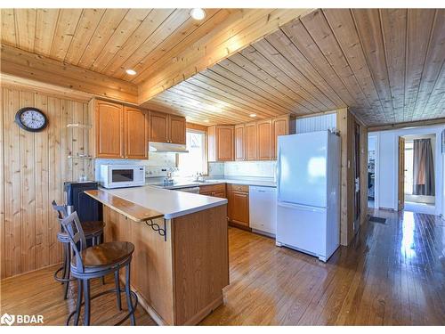 3801 Wood Avenue, Severn, ON - Indoor Photo Showing Kitchen