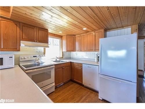 3801 Wood Avenue, Severn, ON - Indoor Photo Showing Kitchen