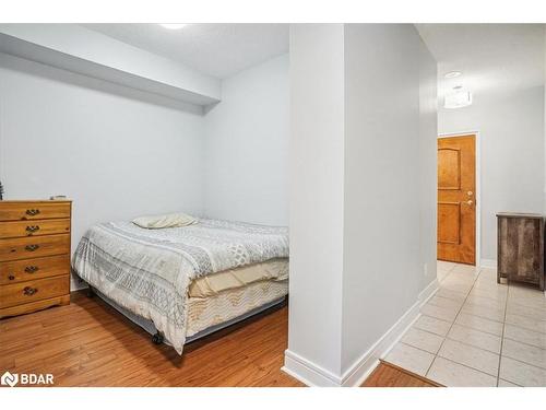 502-2 Toronto Street, Barrie, ON - Indoor Photo Showing Bedroom