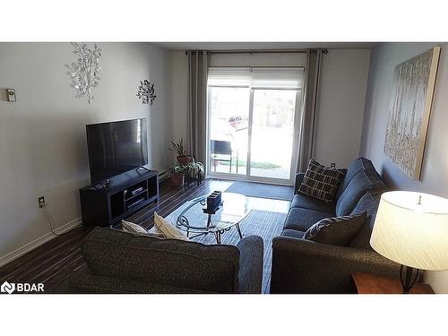 108-1 Quail Crescent, Barrie, ON - Indoor Photo Showing Living Room