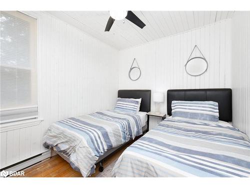 6568 Quarry Point Road, Ramara, ON - Indoor Photo Showing Bedroom
