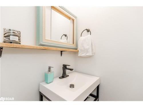 12-17 St Vincent Street, Barrie, ON - Indoor Photo Showing Bathroom