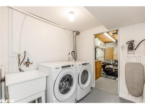 12-17 St Vincent Street, Barrie, ON - Indoor Photo Showing Laundry Room