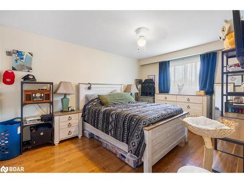 20 Mitchell Avenue, New Tecumseth, ON - Indoor Photo Showing Bedroom