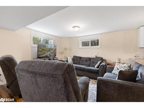 20 Mitchell Avenue, New Tecumseth, ON - Indoor Photo Showing Living Room