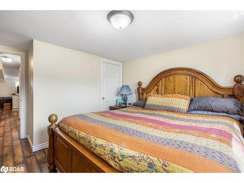 20 Mitchell Avenue, New Tecumseth, ON - Indoor Photo Showing Bedroom