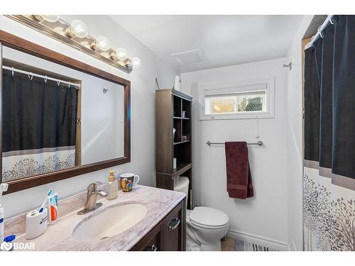 20 Mitchell Avenue, New Tecumseth, ON - Indoor Photo Showing Bathroom