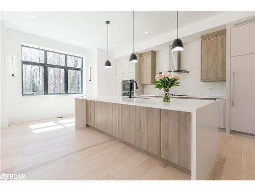 20 Gallagher Crescent, Springwater, ON - Indoor Photo Showing Kitchen