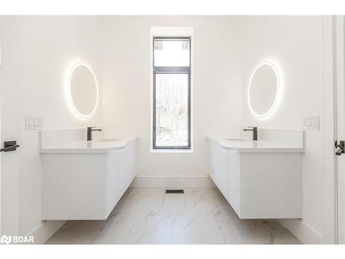 20 Gallagher Crescent, Springwater, ON - Indoor Photo Showing Bathroom