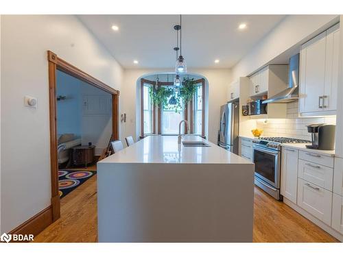 141 Sixth Street, Collingwood, ON - Indoor Photo Showing Kitchen With Upgraded Kitchen