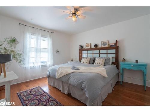 141 Sixth Street, Collingwood, ON - Indoor Photo Showing Bedroom