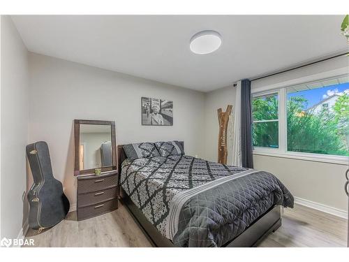 2687 Old Barrie Road West Road W, Oro-Medonte, ON - Indoor Photo Showing Bedroom