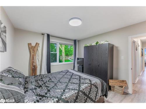 2687 Old Barrie Road West Road W, Oro-Medonte, ON - Indoor Photo Showing Bedroom