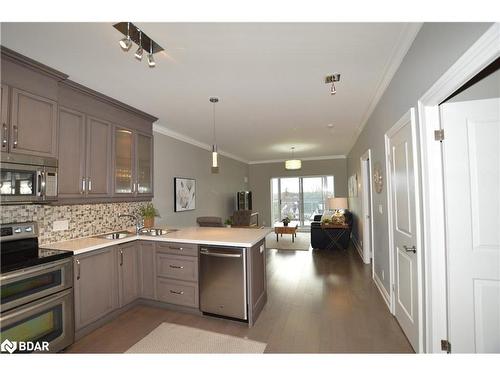 605-80 Orchard Point Road, Orillia, ON - Indoor Photo Showing Kitchen