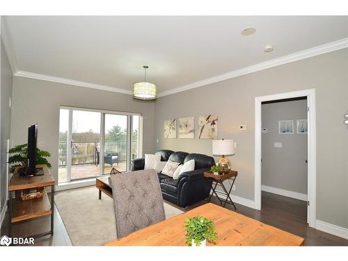 605-80 Orchard Point Road, Orillia, ON - Indoor Photo Showing Living Room