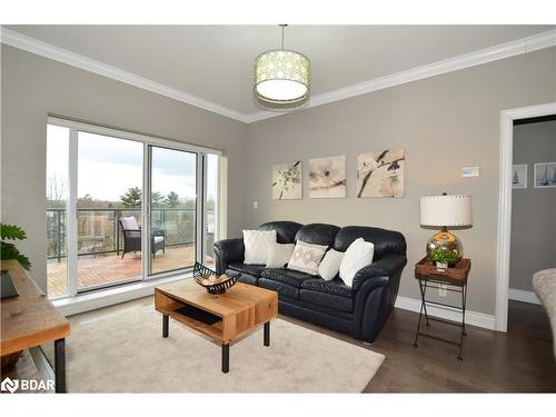 605-80 Orchard Point Road, Orillia, ON - Indoor Photo Showing Living Room