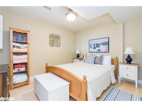 431 Mundy'S Bay Road, Midland, ON - Indoor Photo Showing Bedroom