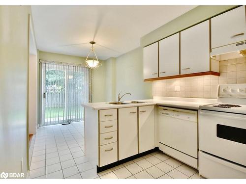 109 Laidlaw Drive, Barrie, ON - Indoor Photo Showing Kitchen With Double Sink