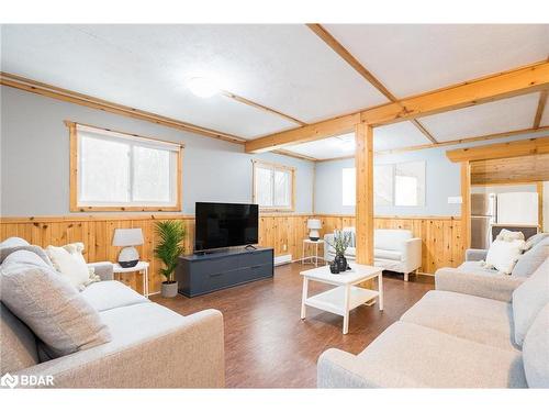 711 Mosley Street, Wasaga Beach, ON - Indoor Photo Showing Living Room
