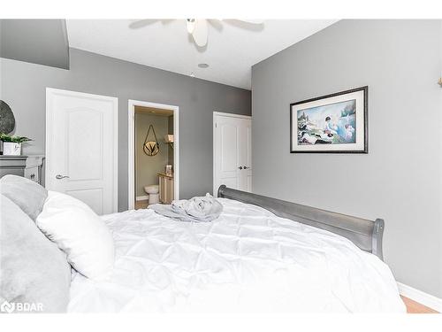 608-699 Aberdeen Boulevard, Midland, ON - Indoor Photo Showing Bedroom