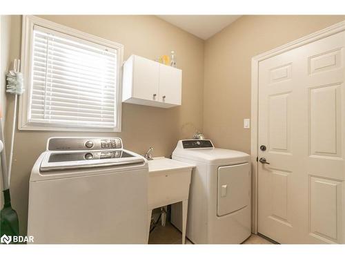 14 Pinecliff Crescent, Barrie, ON - Indoor Photo Showing Laundry Room
