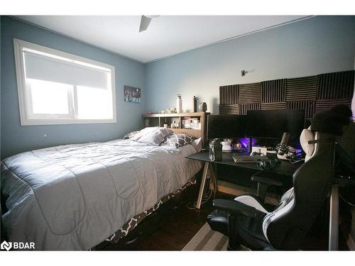 14 Pinecliff Crescent, Barrie, ON - Indoor Photo Showing Bedroom