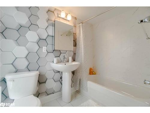 19 Woodstream Drive, Toronto, ON - Indoor Photo Showing Bathroom