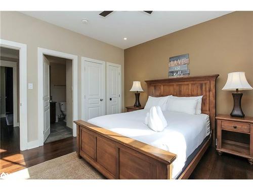 241-130 Fairway Court, The Blue Mountains, ON - Indoor Photo Showing Bedroom