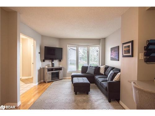 22 Carr Drive, Barrie, ON - Indoor Photo Showing Living Room