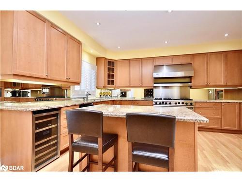 41 Camelot Square, Barrie, ON - Indoor Photo Showing Kitchen