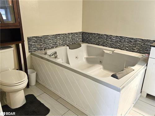 449 Sturgeon Bay Road, Waubaushene, ON - Indoor Photo Showing Bathroom