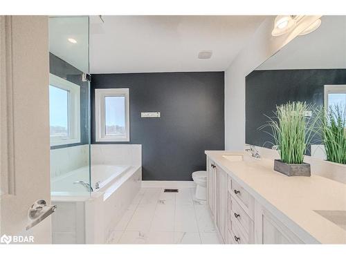 42 Wood Crescent, Essa, ON - Indoor Photo Showing Bathroom