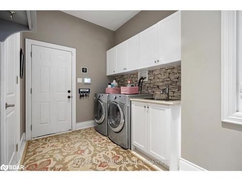 112 Headwind Boulevard, Vaughan, ON - Indoor Photo Showing Laundry Room
