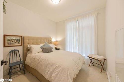 105-90 Orchard Point Road, Orillia, ON - Indoor Photo Showing Bedroom