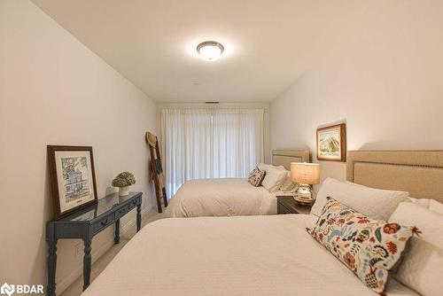 105-90 Orchard Point Road, Orillia, ON - Indoor Photo Showing Bedroom