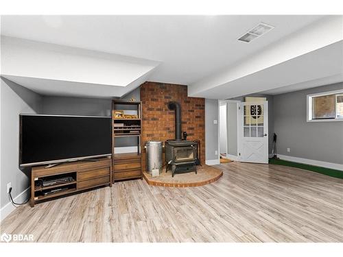 7941 10 Sideroad, Innisfil, ON - Indoor With Fireplace