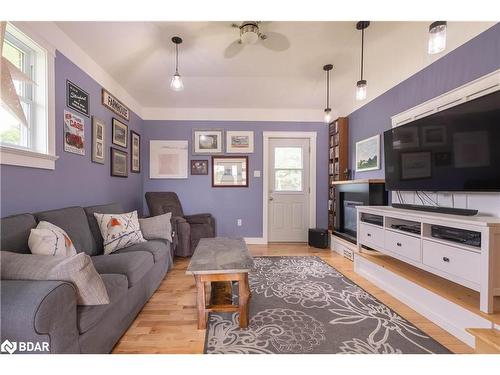 1370 1 Line N, Oro-Medonte, ON - Indoor Photo Showing Kitchen