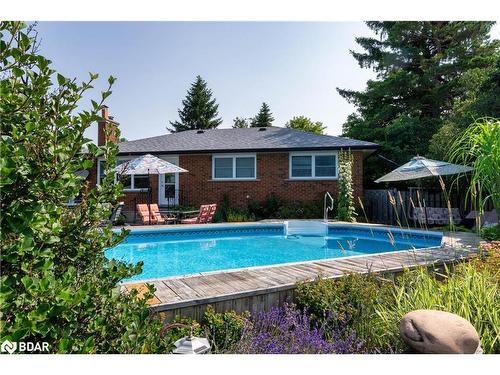 1370 1 Line N, Oro-Medonte, ON - Outdoor With In Ground Pool With Backyard