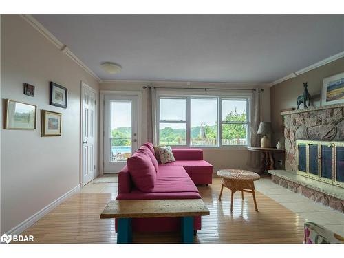 1370 1 Line N, Oro-Medonte, ON - Indoor Photo Showing Living Room With Fireplace