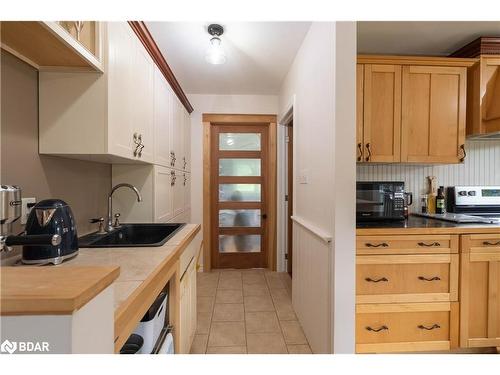 1370 1 Line N, Oro-Medonte, ON - Indoor Photo Showing Kitchen