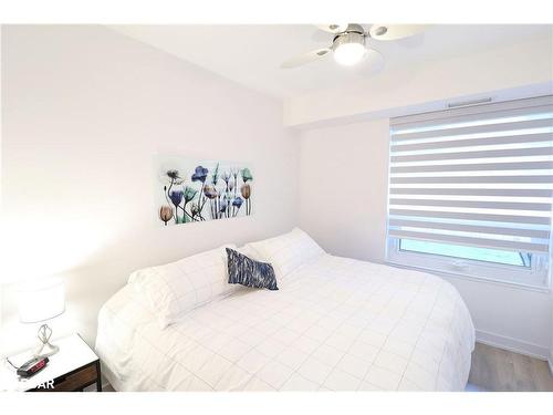 D112-333 Sea Ray Avenue, Innisfil, ON - Indoor Photo Showing Bedroom