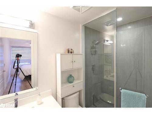 D112-333 Sea Ray Avenue, Innisfil, ON - Indoor Photo Showing Bathroom